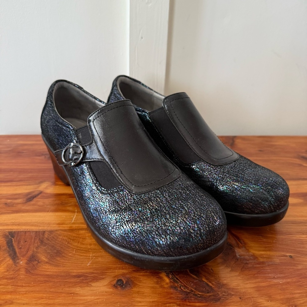 Alegria Enyah Iridescent Slip On Clogs 42